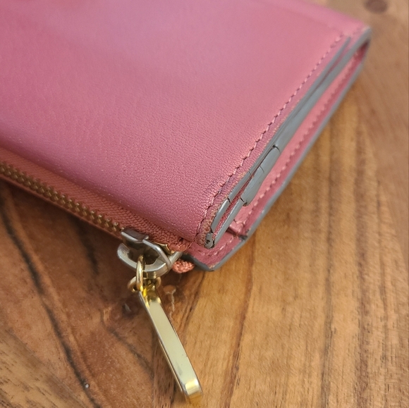 qbeecollective | This wallet is a fashion statement like no  CHLOE Pink Bow Zipper Wallet with Authentication Card and Dust Bag 💕